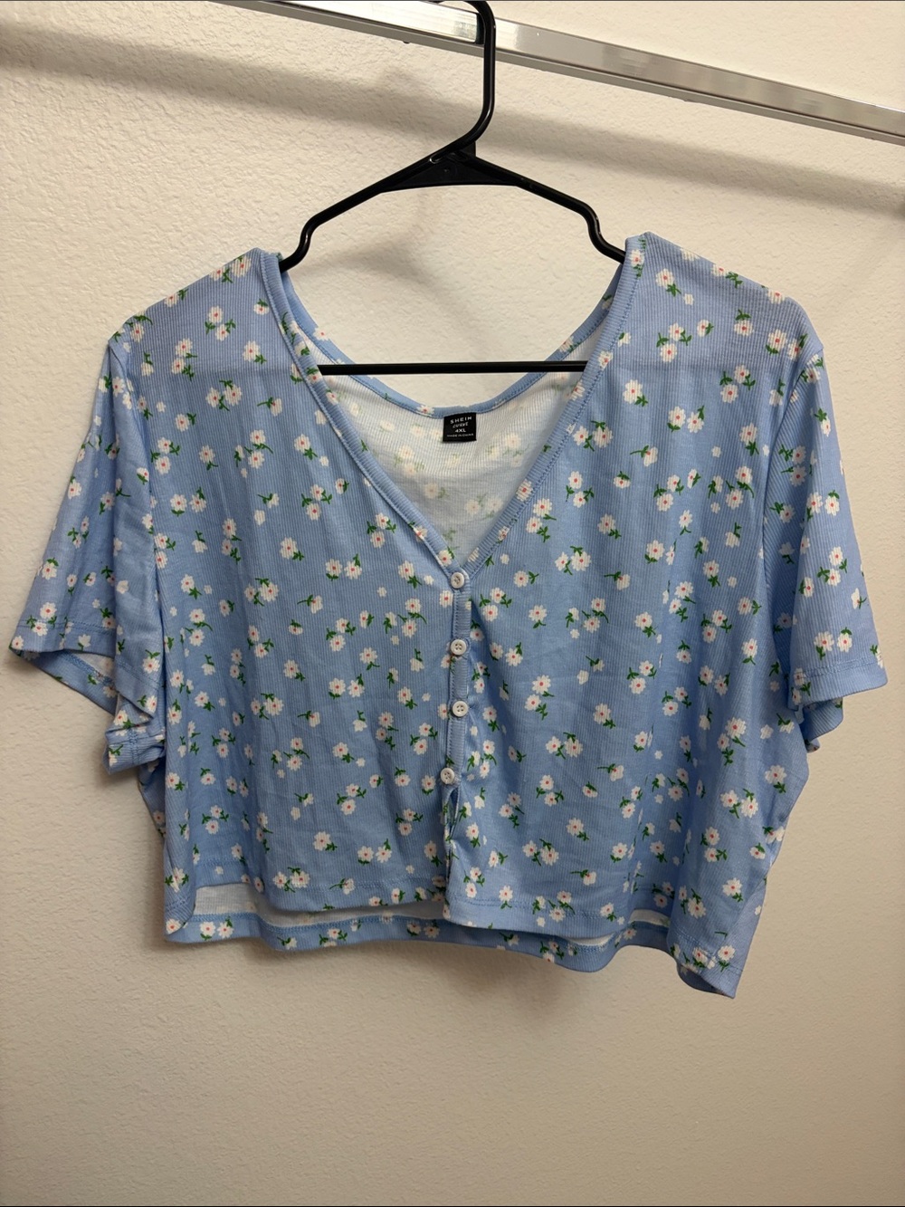 SHEIN Light Blue Daisy-Print Button Crop Top